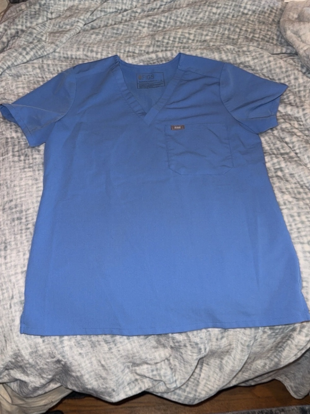 Figs Men’s V-Neck Scrub Top in Blue